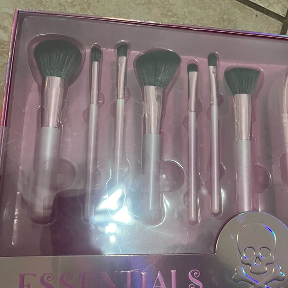8 piece pink skull make up brush set! BRAND NEW - Picture 3 of 4